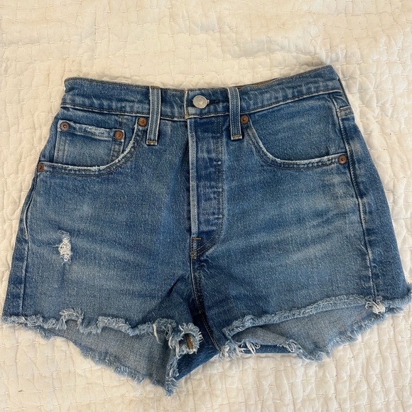 Levi’s 501 shorts size 24 - Picture 1 of 3
